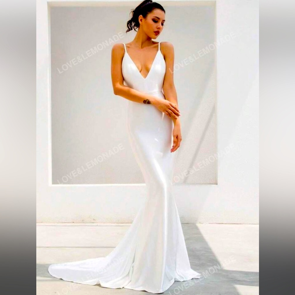 LOVE&LEMONADE Backless Mermaid Dress
size 6. New with tags
